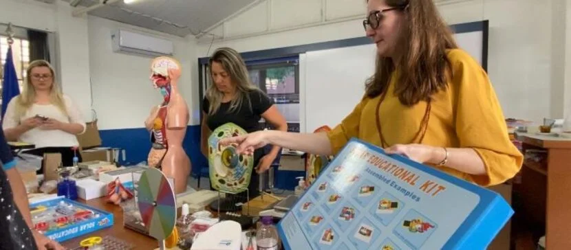 Secretaria de Educação investe na aquisição de 14 laboratórios de ciência